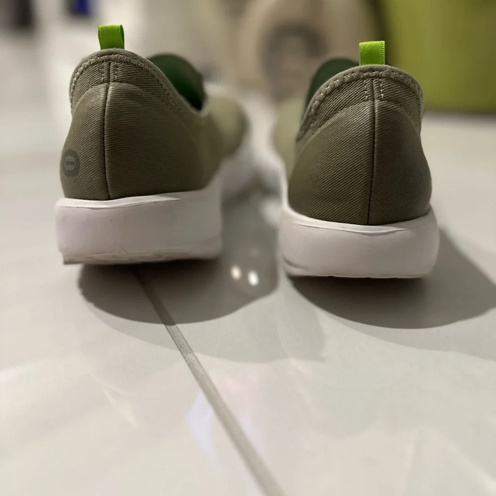 Comfort to the max!  OOFOS OOmg Eezee Low Shoe – Size 7 – Worn Twice! - Picture 4 of 10